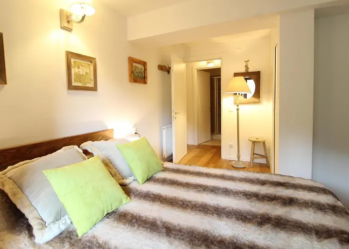 Rosie Design - Charming Near Slopes